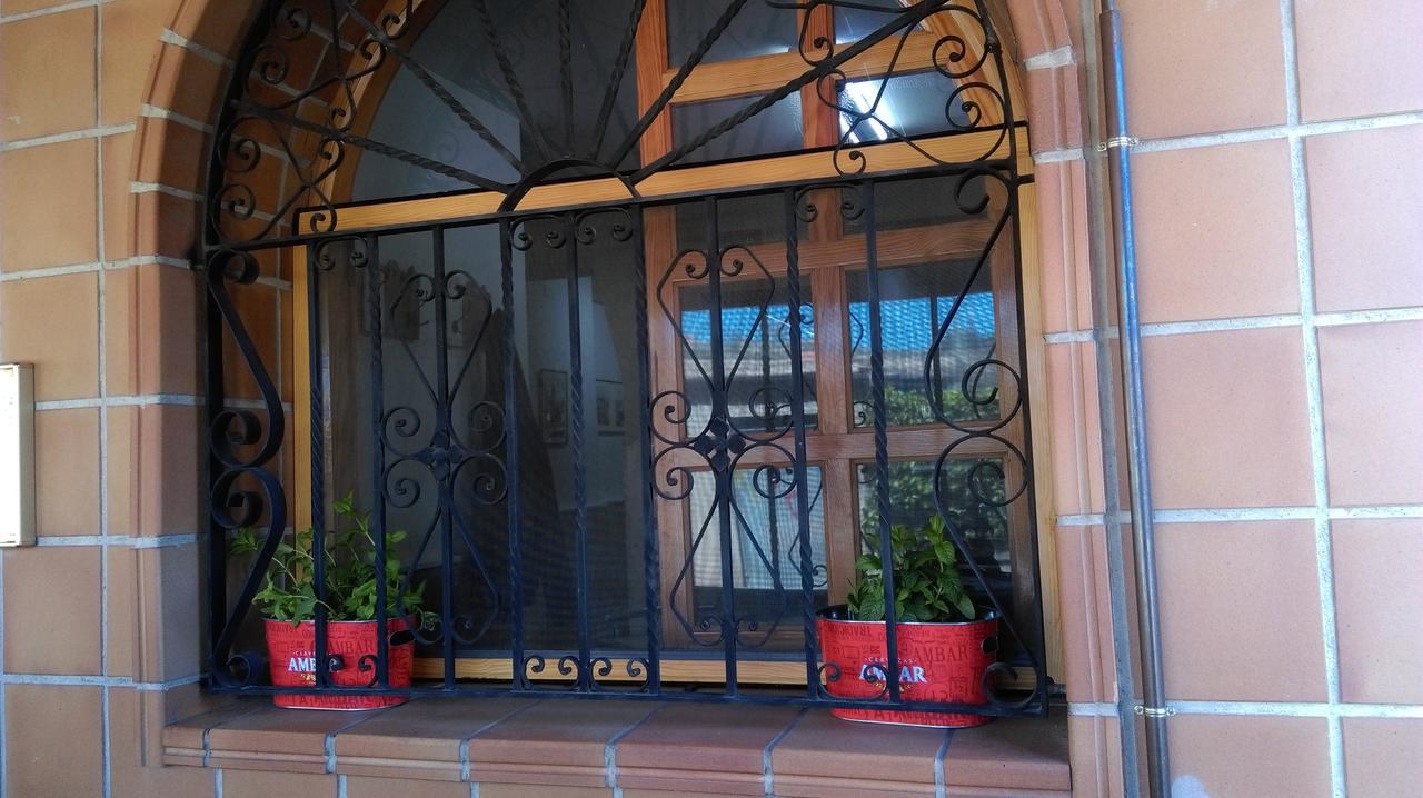 Hostal El Busto Теруел Екстериор снимка